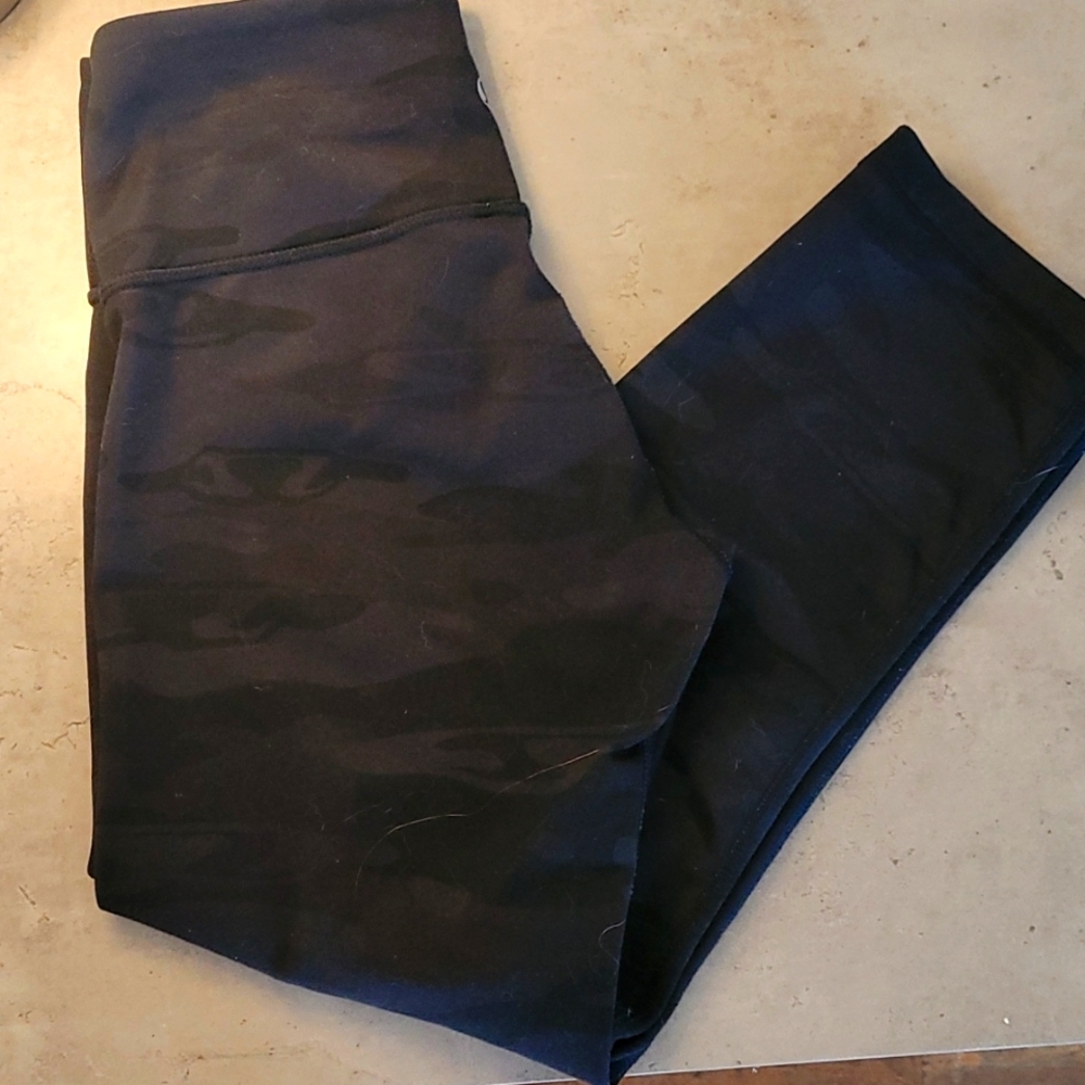 Wunder under Lululemon leggings